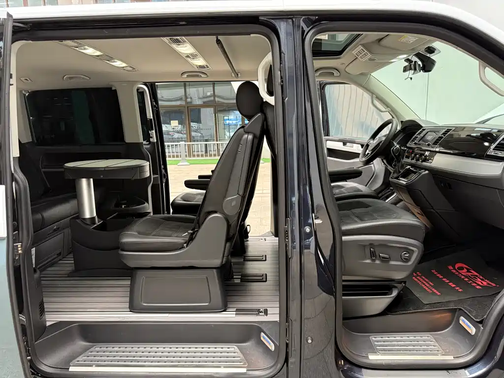 Volkswagen Multivan 2017 — фото 30