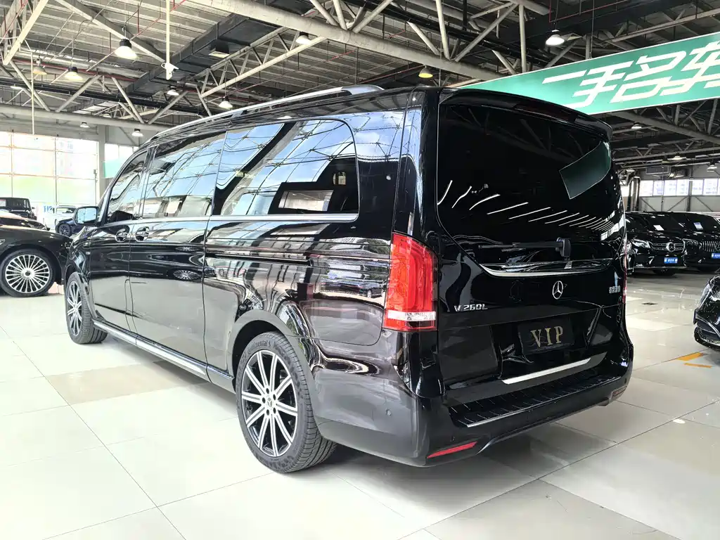 Mercedes-Benz V-Class 2024 — фото 18
