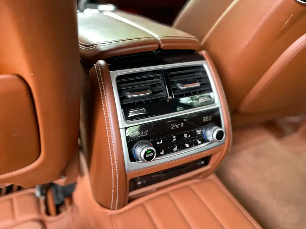 BMW 7 Series 2018 — фото 16