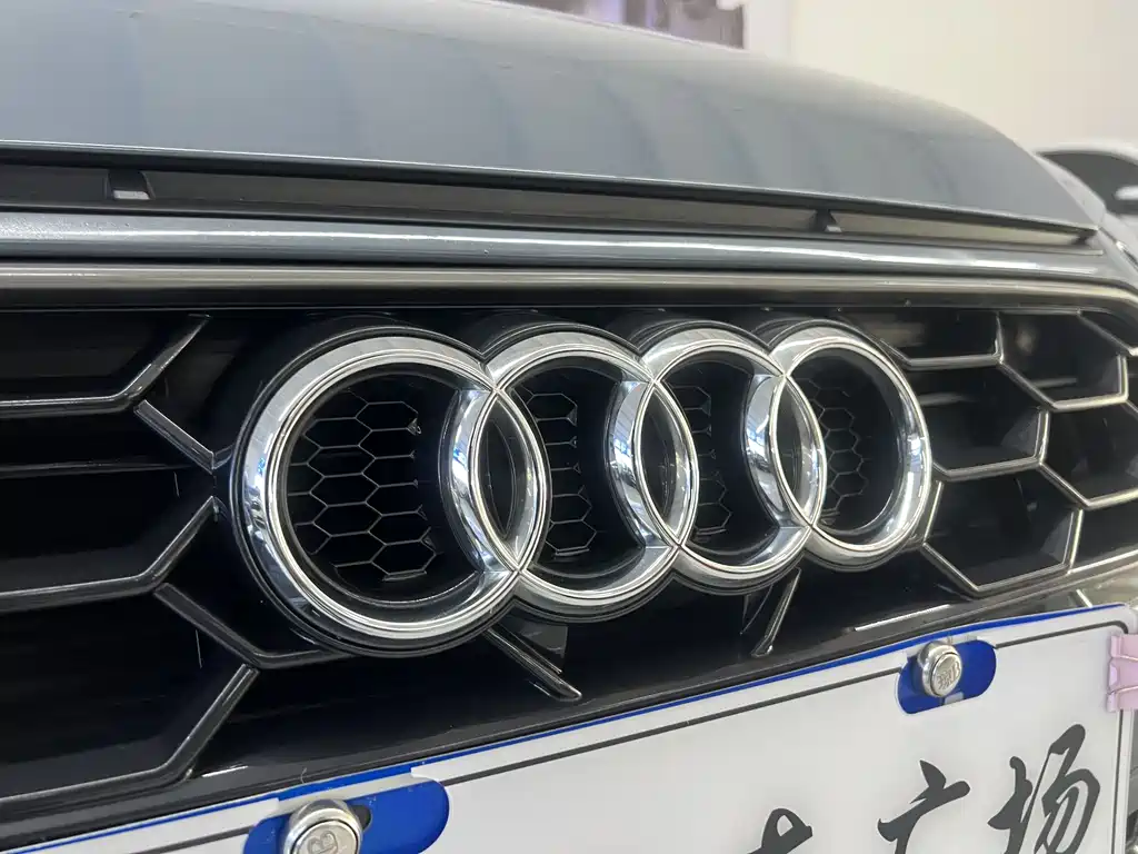 Audi A4L 2022 — фото 9