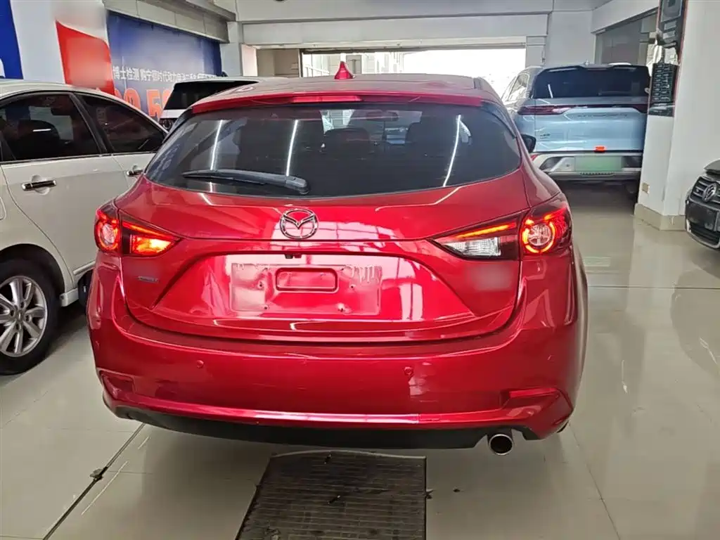 Mazda 3 Axela 2017 — фото 6