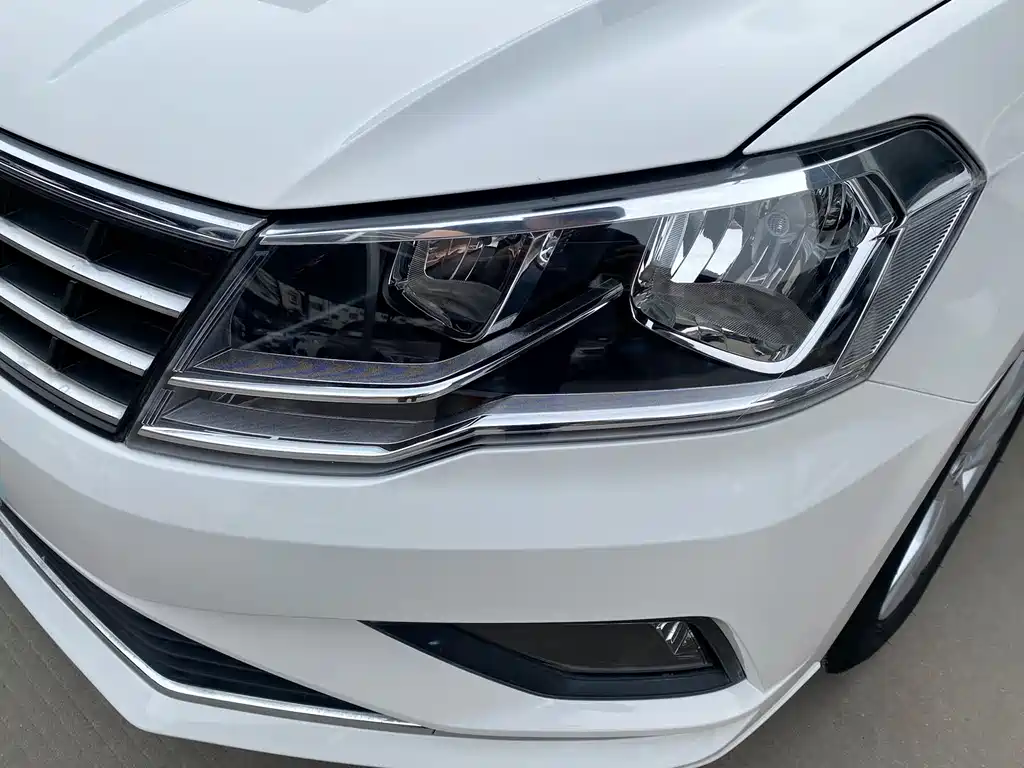 Volkswagen Jetta 2017 — фото 14