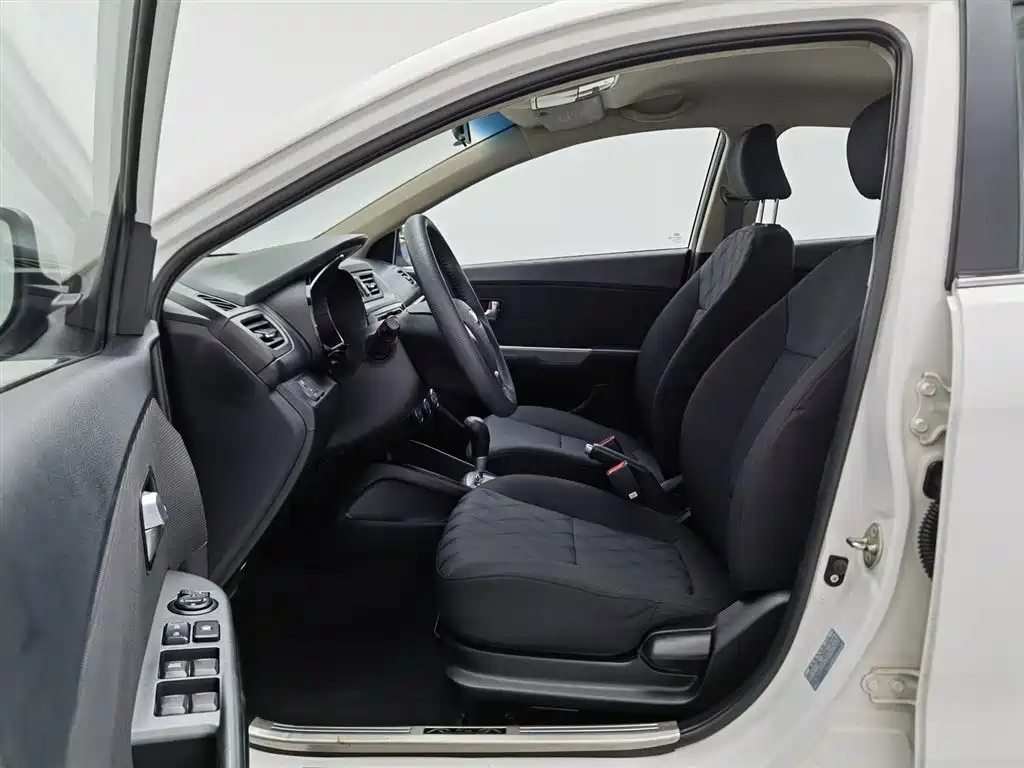 Kia K2 2015 — фото 10