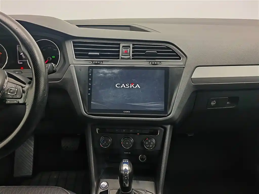 Volkswagen Tiguan L 2017 — фото 12