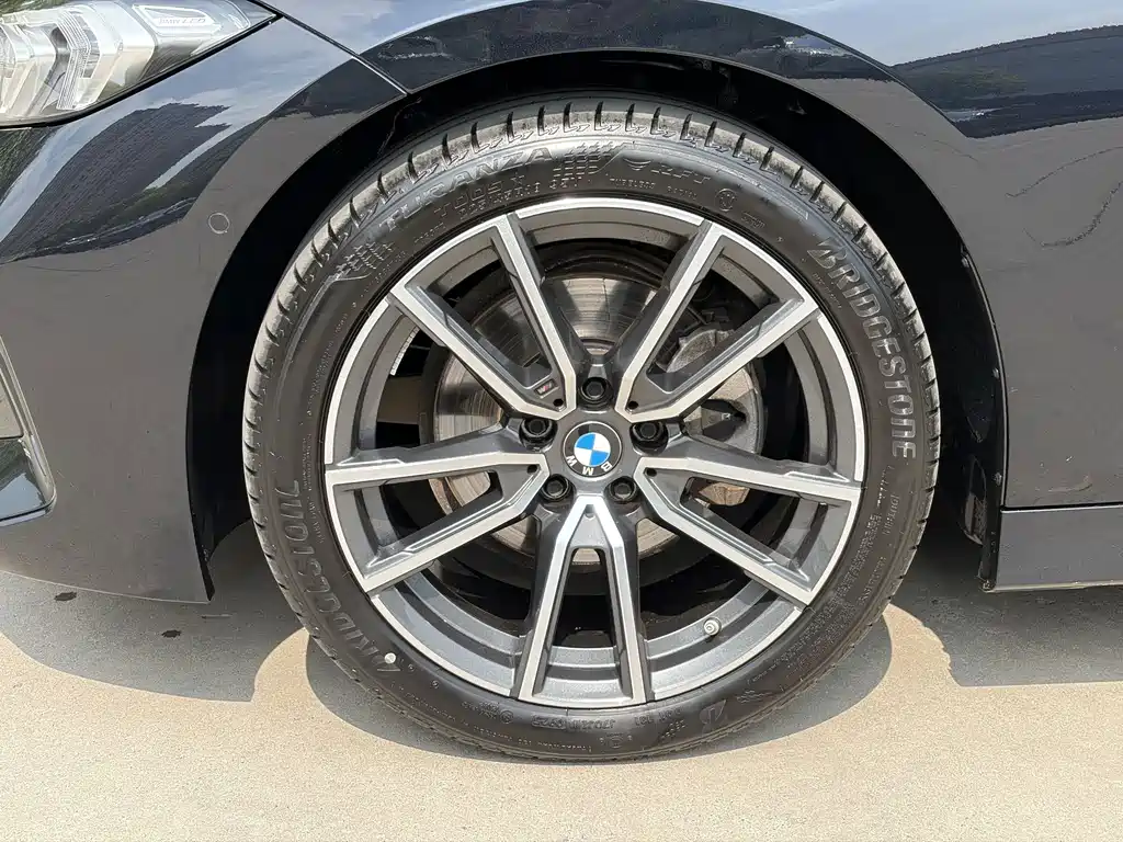 BMW 3 Series 2025 — фото 11