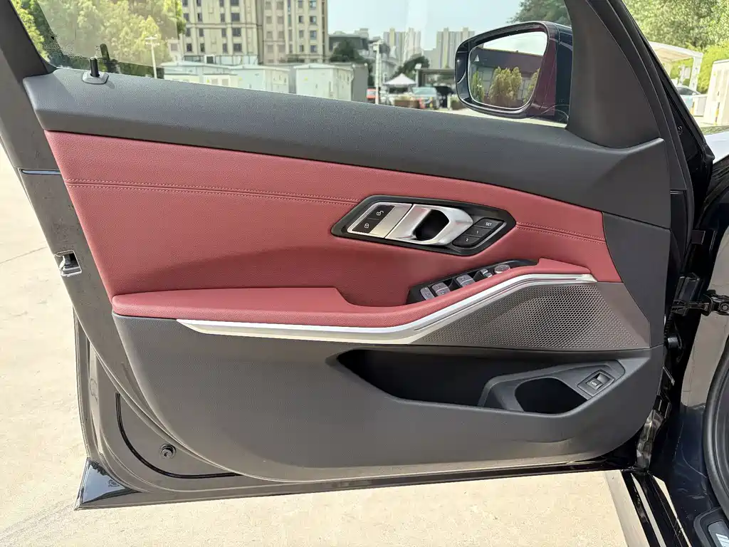BMW 3 Series 2025 — фото 15