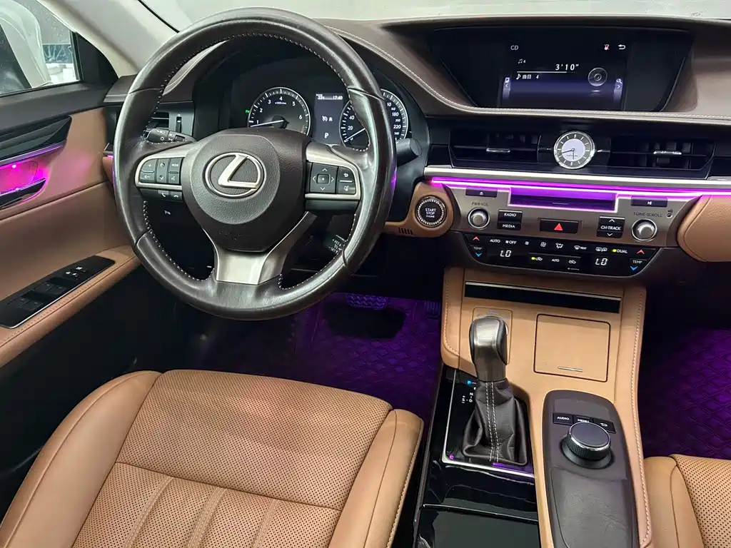 Lexus ES 2017 — фото 27
