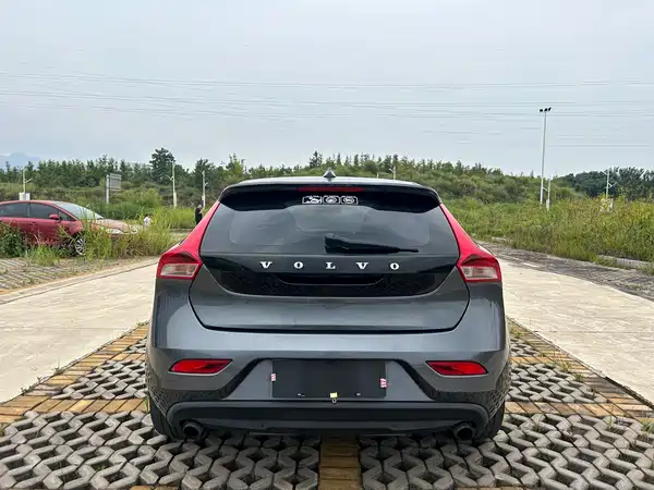 Volvo V40 2016