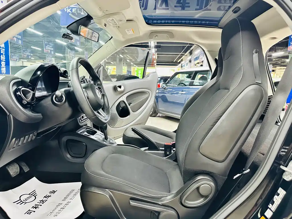 smart Fortwo 2018 — фото 16