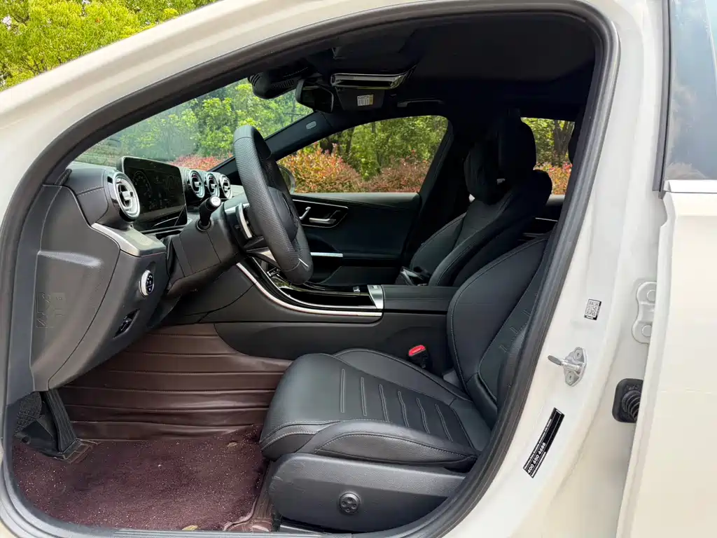Mercedes-Benz C-Class 2023 — фото 11