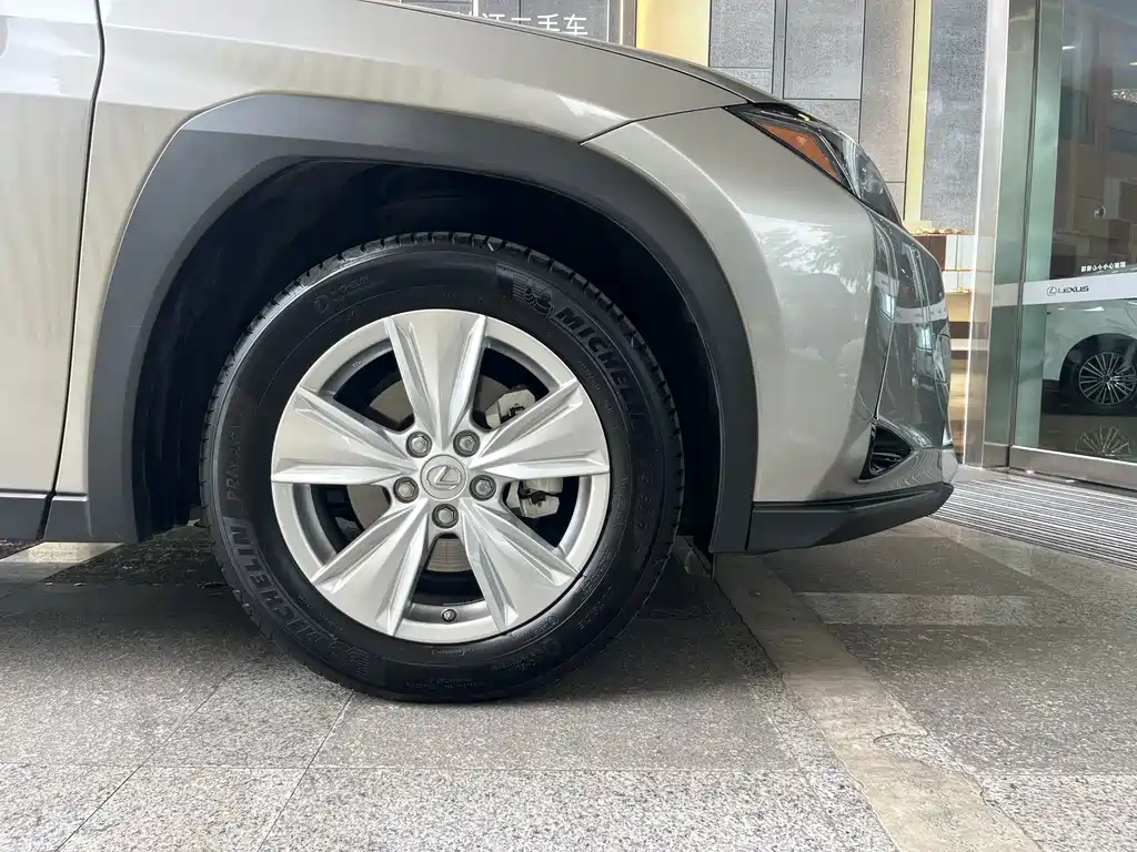 Lexus UX 2022