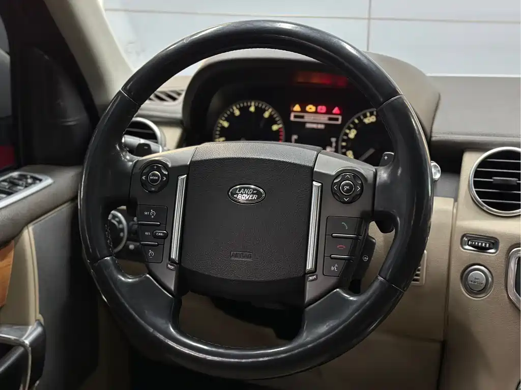 Land Rover Discovery 2014 — фото 11