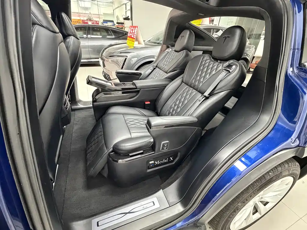 Tesla Model X 2020 — фото 10