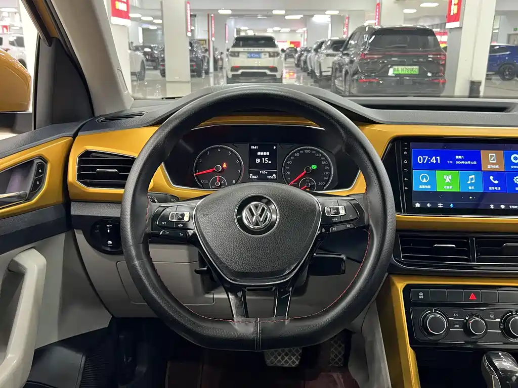 Volkswagen T-Cross 2020 — фото 9