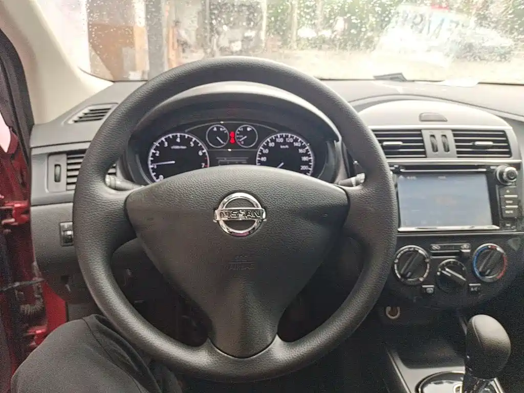Nissan Tiida 2015 — фото 11