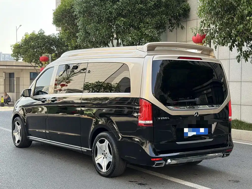 Mercedes-Benz V-Class 2023 — фото 12