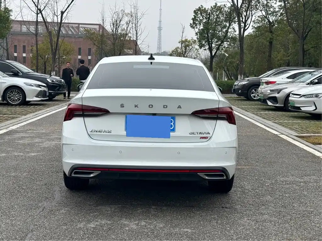 Skoda Octavia 2024 — фото 10