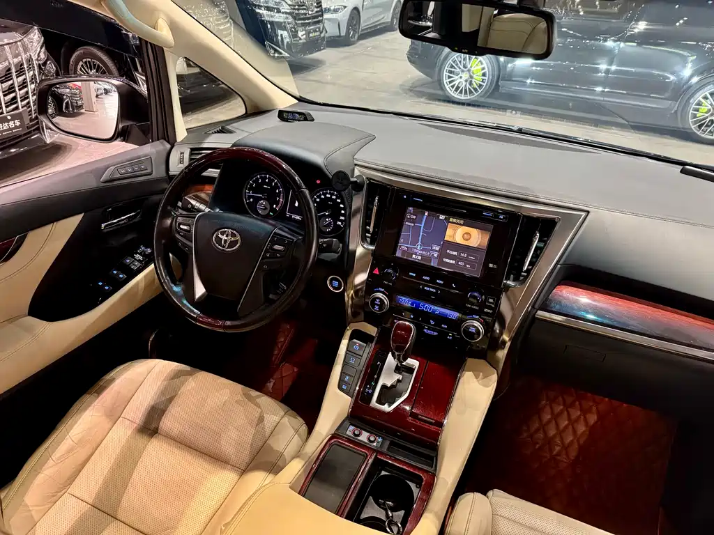 Toyota Alphard 2017 — фото 8