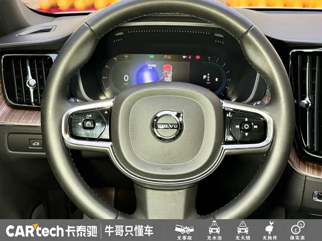 Volvo XC60 2023 — фото 16