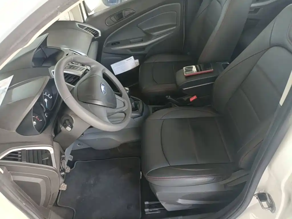 Ford EcoSport 2017 — фото 11