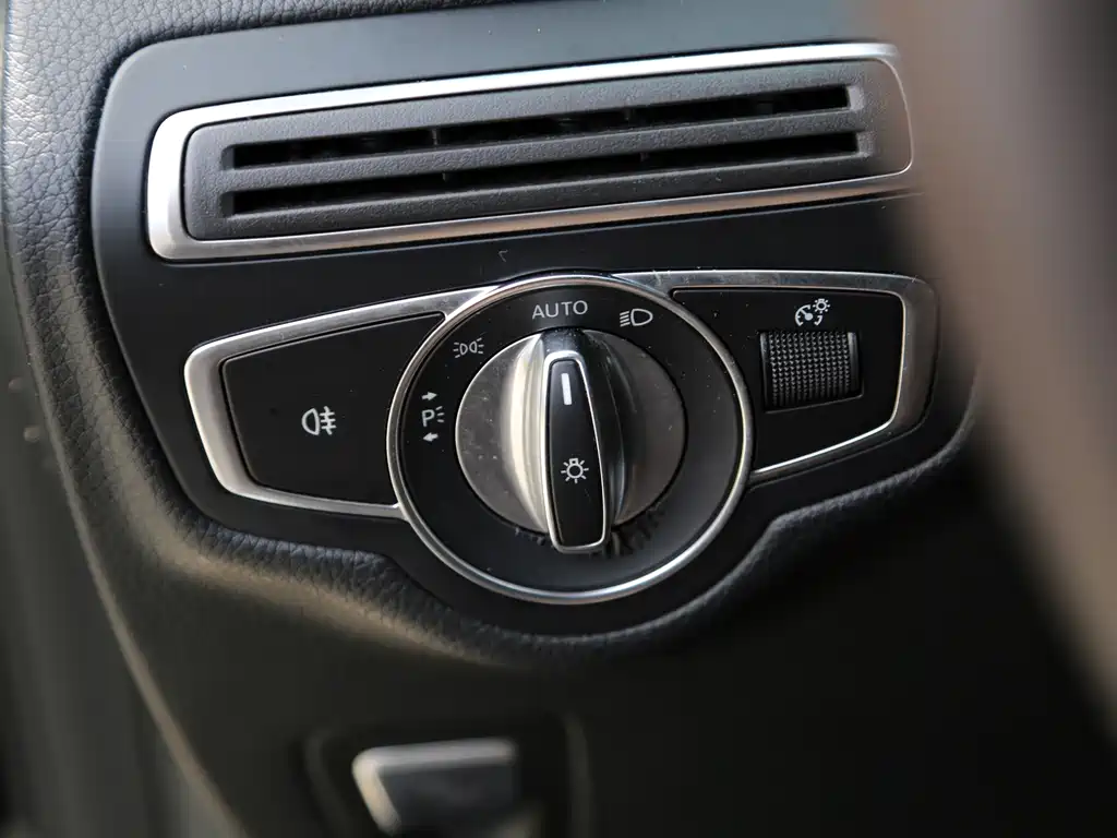 Mercedes-Benz GLC 2018 — фото 14