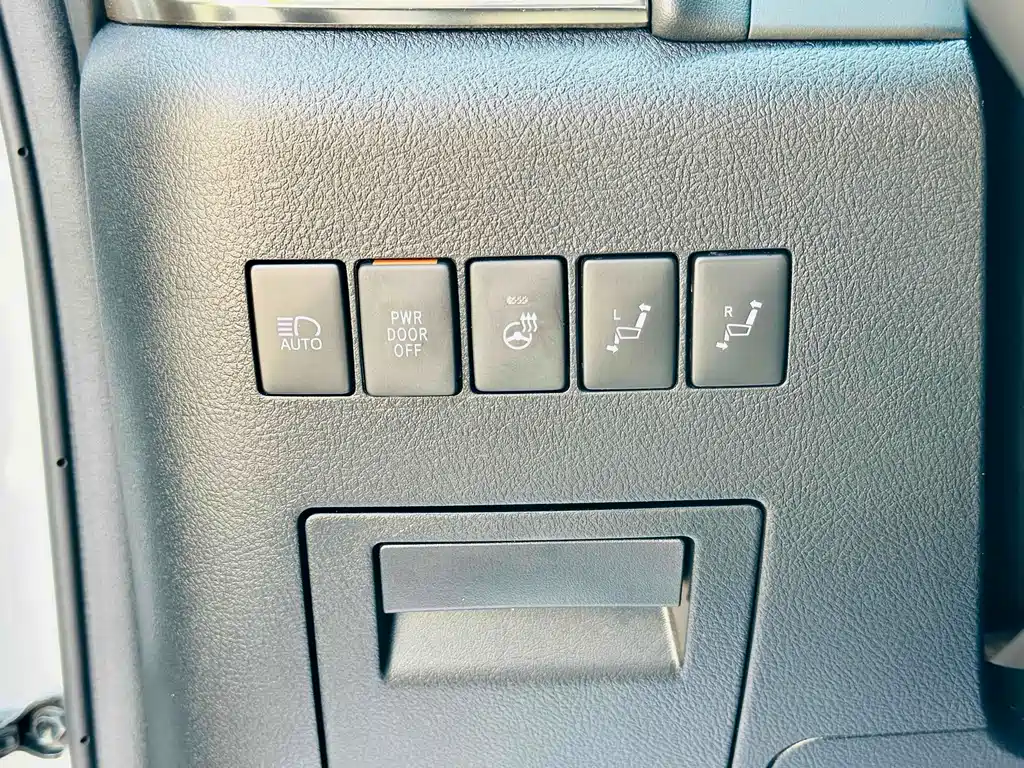 Toyota Alphard 2021 — фото 15