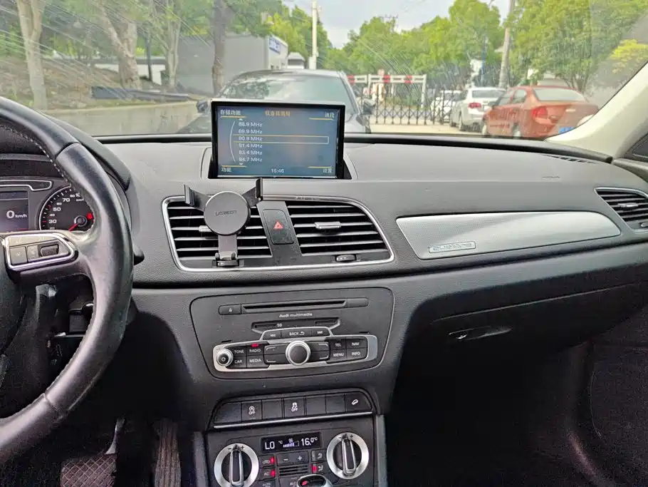 Audi Q3 2014 — фото 13