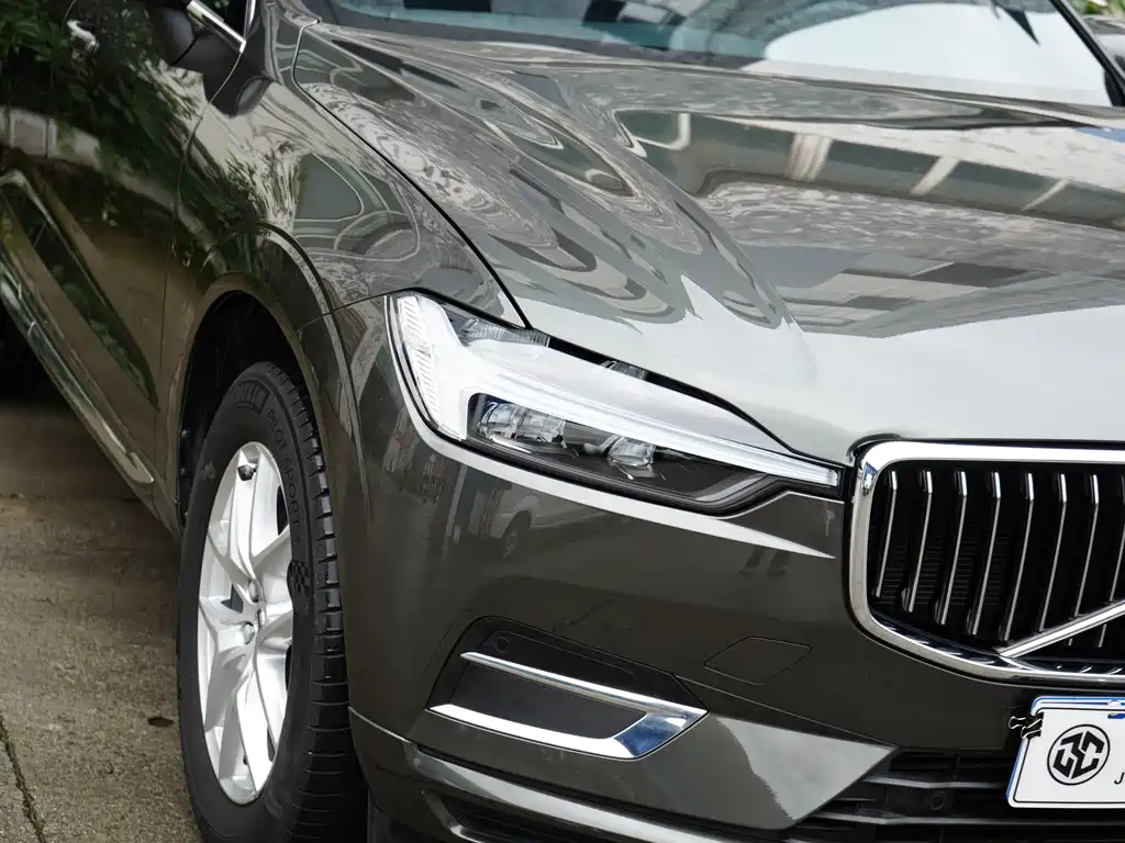 Volvo XC60 2021 — фото 10