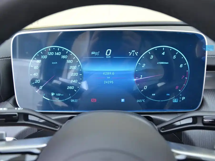 Mercedes-Benz C-Class 2023 — фото 7