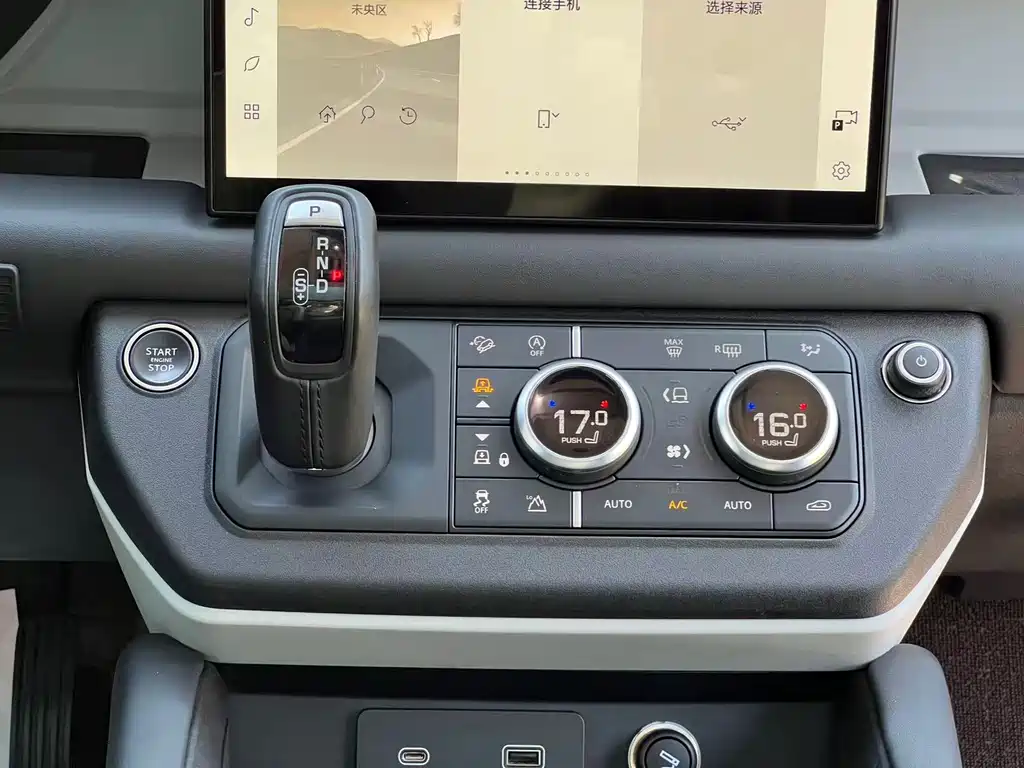 Land Rover Defender 2023 — фото 13