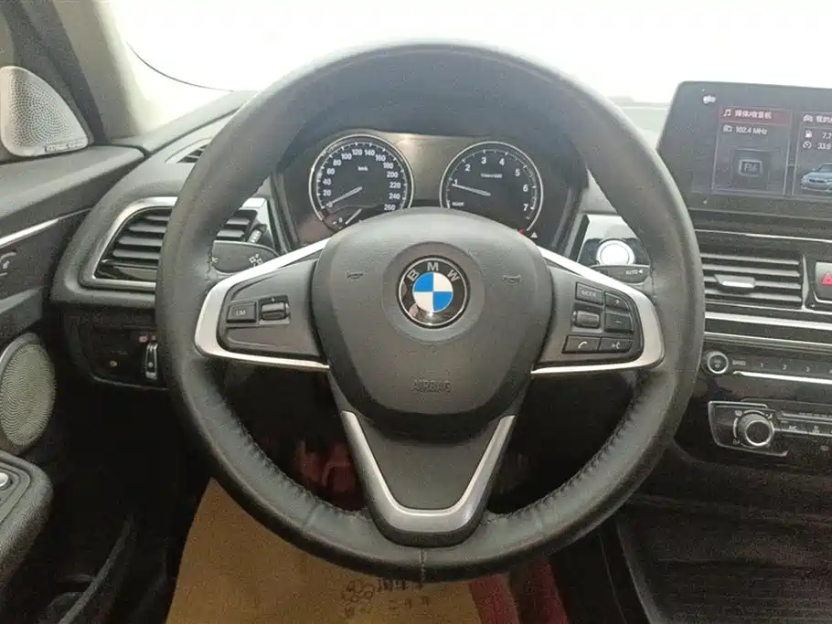 BMW 1 Series 2022 — фото 15