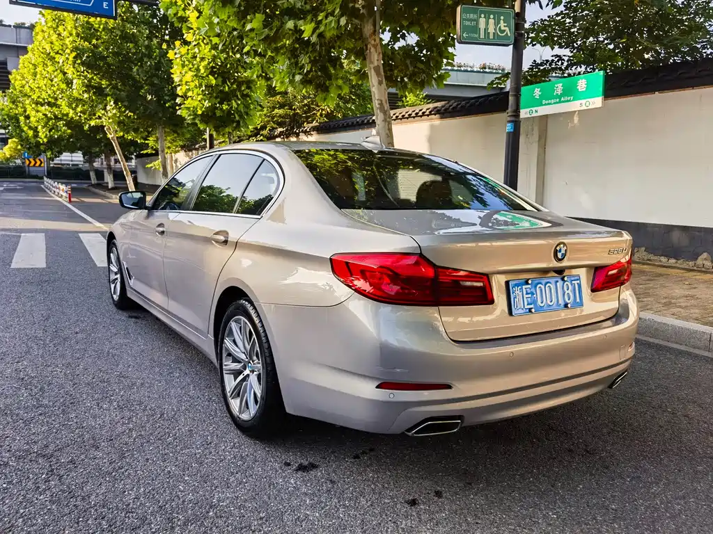 BMW 5 Series 2018 — фото 9