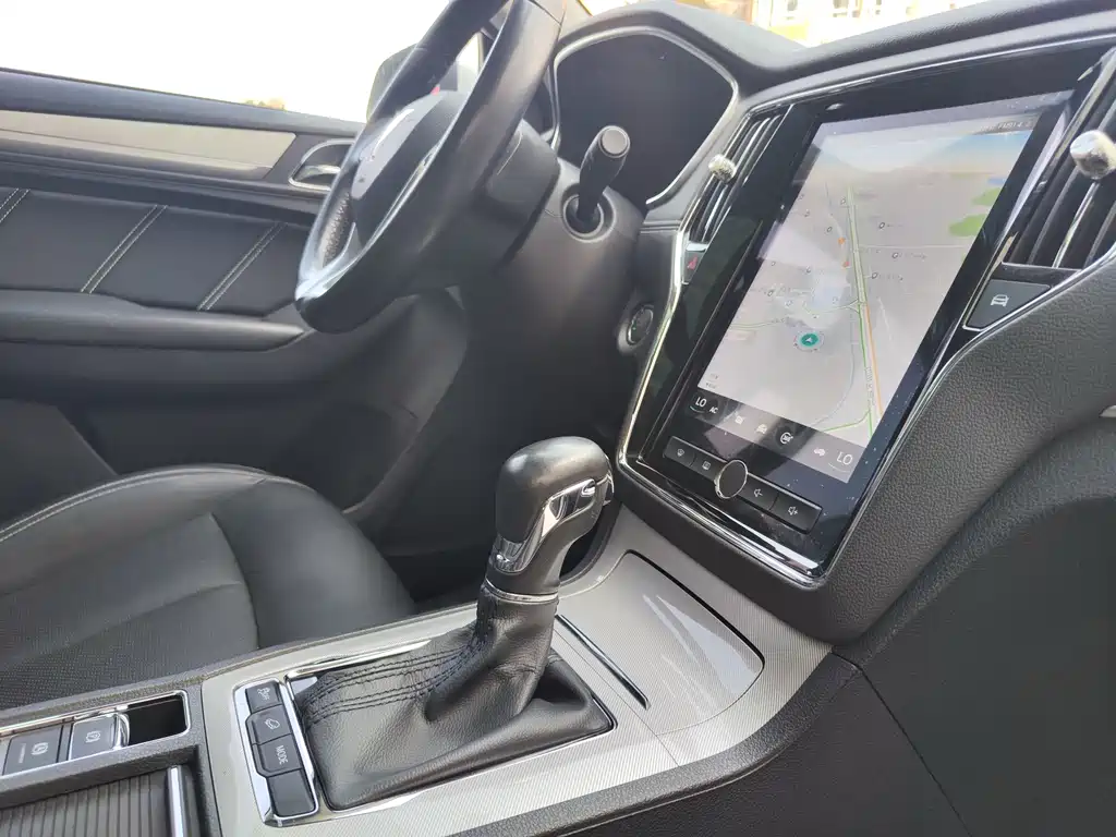 Roewe RX5 New Energy 2020 — фото 12