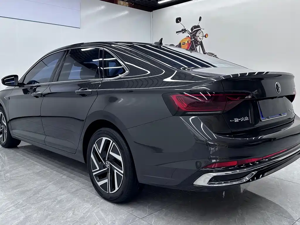 Volkswagen Sagitar 2022