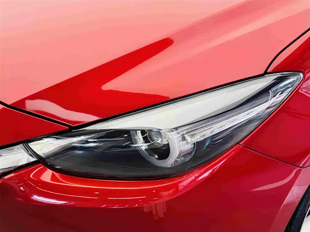 Mazda 3 Axela 2018 — фото 11