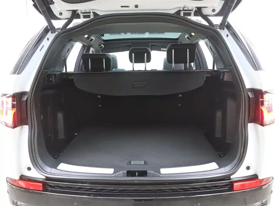 Land Rover Discovery Sport 2023 — фото 30