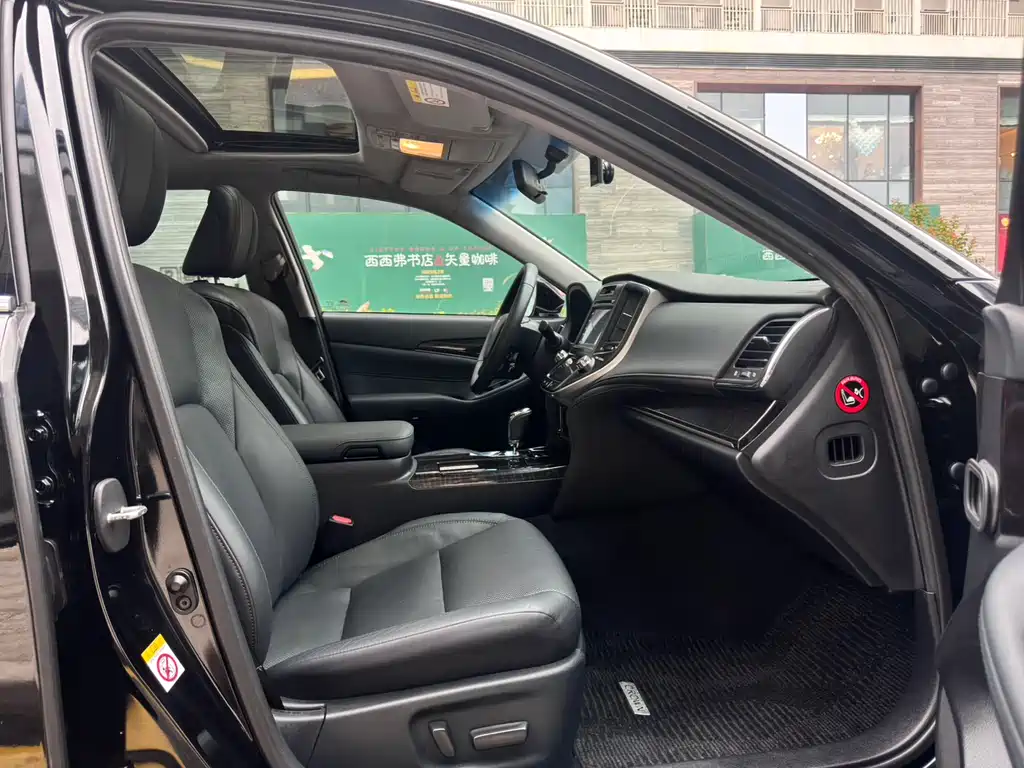 Toyota Crown 2017 — фото 15