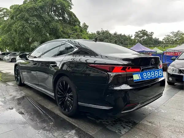 Lexus LS 2019