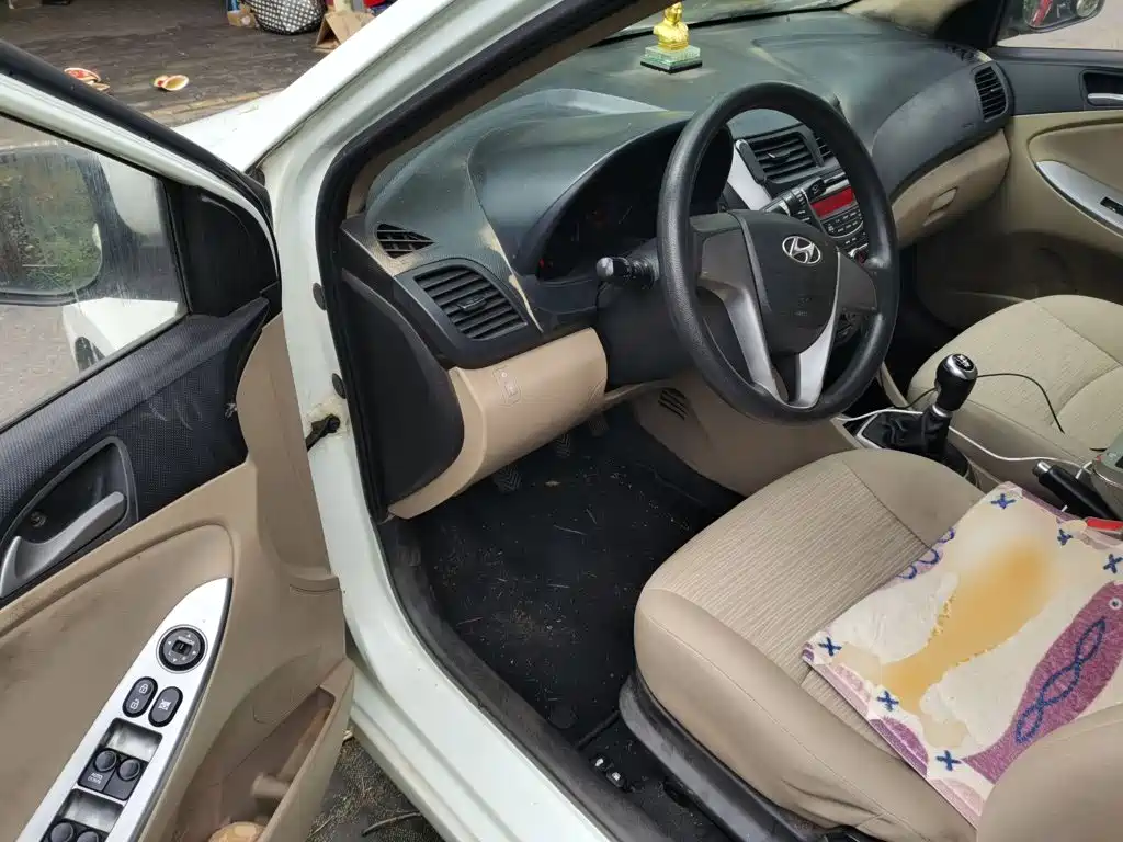 Hyundai Verna 2015 — фото 13