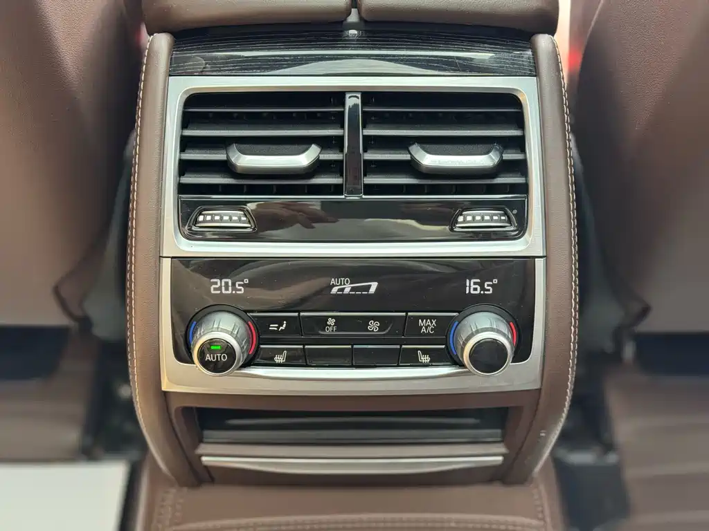 BMW 7 Series 2020 — фото 10