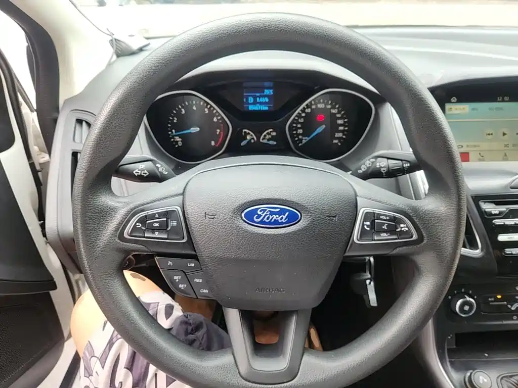 Ford Focus 2016 — фото 11