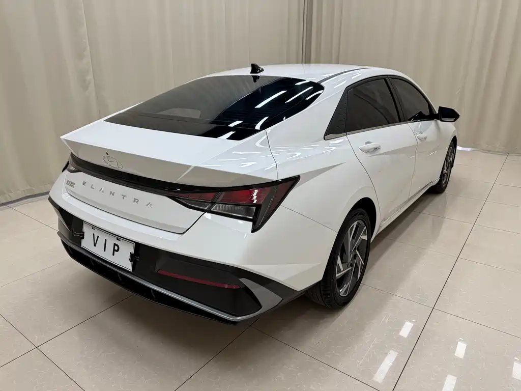 Hyundai Elantra 2024