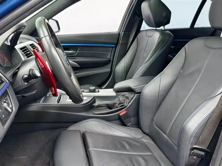 BMW 3 Series 2019 — фото 12