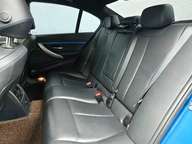 BMW 3 Series 2019 — фото 13