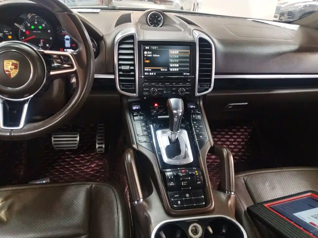 Porsche Cayenne 2015 — фото 10