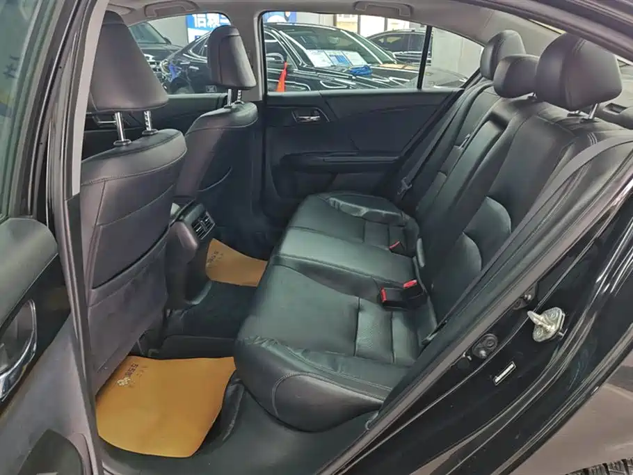 Honda Accord 2016 — фото 11