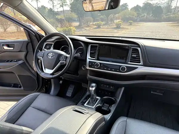 Toyota Highlander 2021