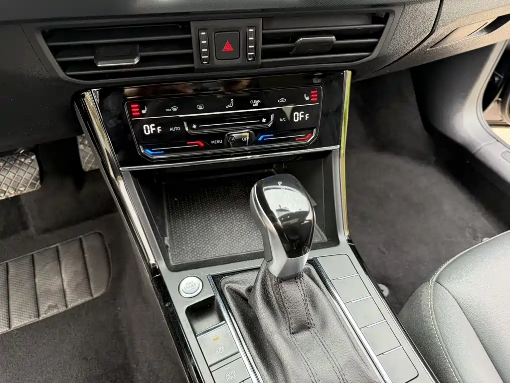 Volkswagen Passat 2023 — фото 15