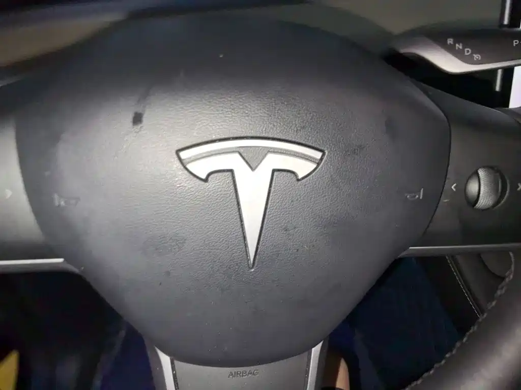 Tesla Model Y 2023 — фото 9