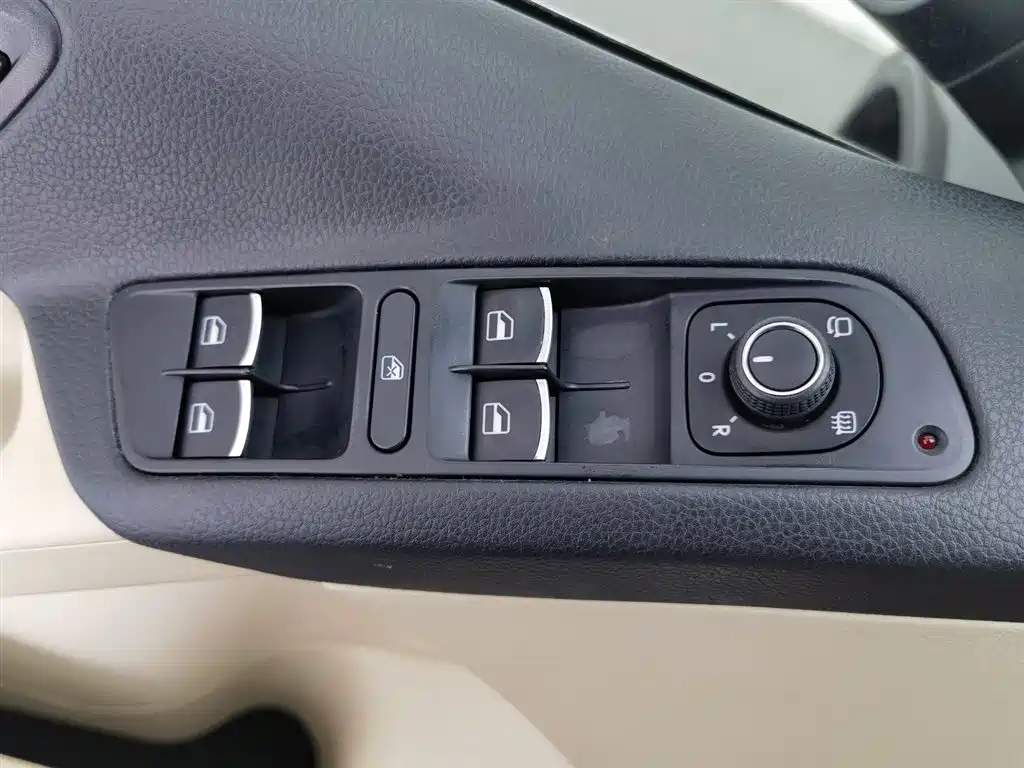 Volkswagen Tiguan 2015 — фото 9